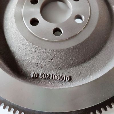 J3 S3 J5 VVT エンジンの自動部品のための精密なデザインのシルバー鋼のフライホイール