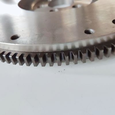 J3 S3 J5 VVT エンジンの自動部品のための精密なデザインのシルバー鋼のフライホイール
