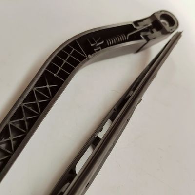 0.3kg JAC J3 車のOEM番号5611300U8030のための黒いバックワイパーアームとシート組